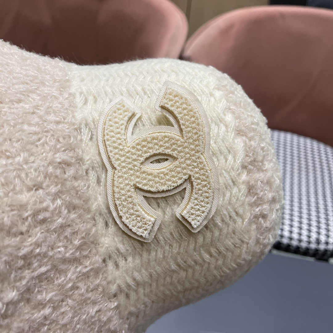 🆕【CHANEL香奈儿】2025秋冬新款毛绒小香风简约渔夫帽，独特设计～时尚气质的一款