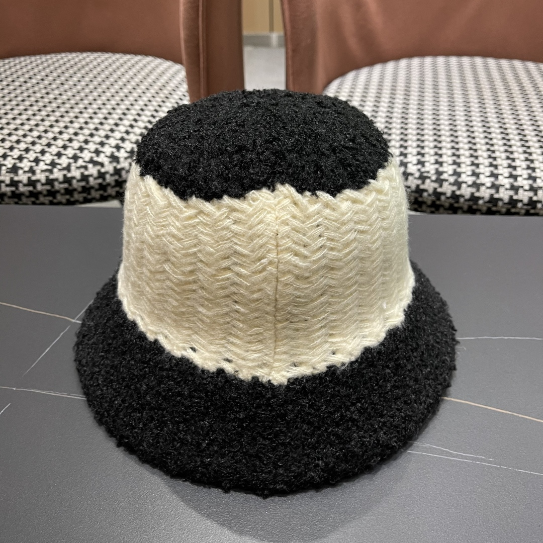 🆕【CHANEL香奈儿】2025秋冬新款毛绒小香风简约渔夫帽，独特设计～时尚气质的一款