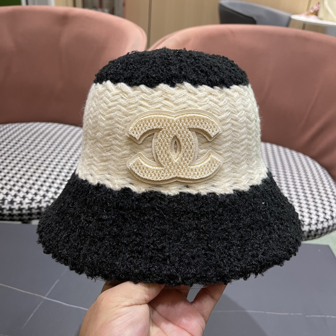🆕【CHANEL香奈儿】2025秋冬新款毛绒小香风简约渔夫帽，独特设计～时尚气质的一款