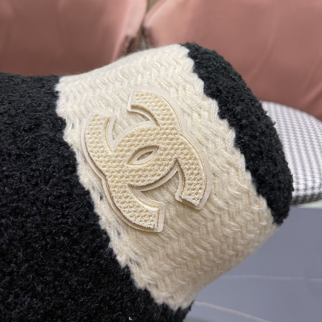 🆕【CHANEL香奈儿】2025秋冬新款毛绒小香风简约渔夫帽，独特设计～时尚气质的一款