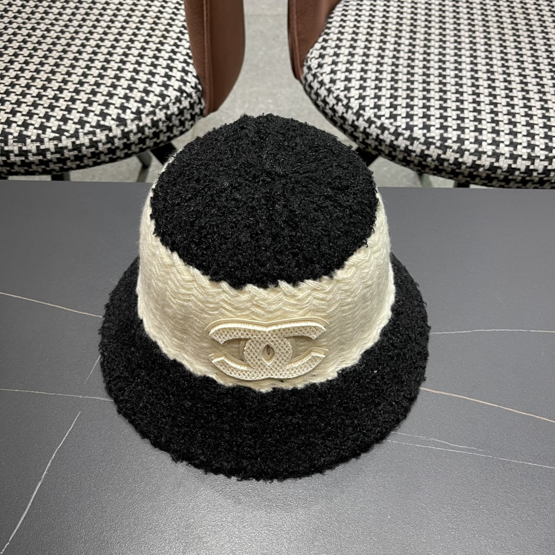 🆕【CHANEL香奈儿】2025秋冬新款毛绒小香风简约渔夫帽，独特设计～时尚气质的一款