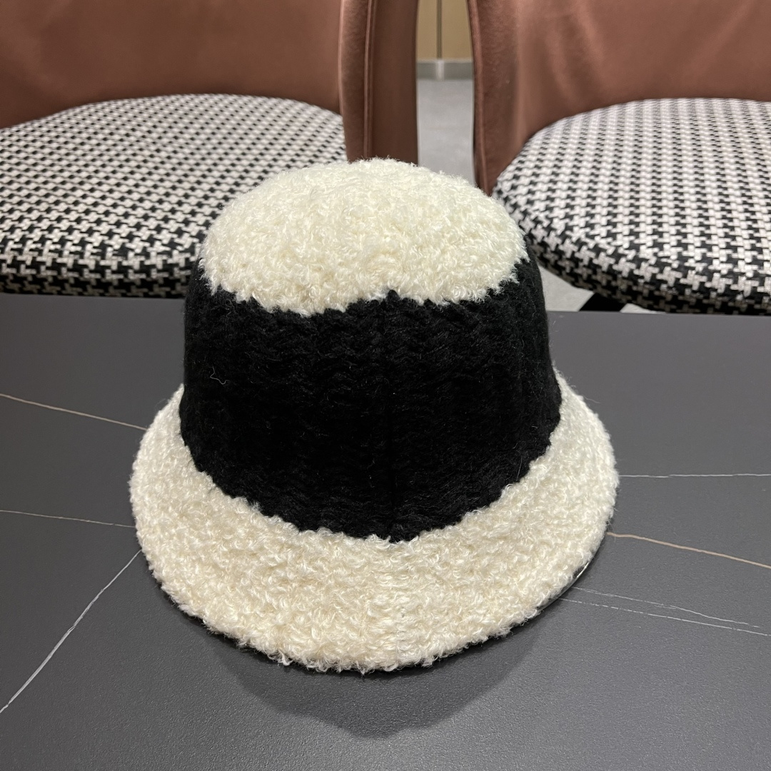 🆕【CHANEL香奈儿】2025秋冬新款毛绒小香风简约渔夫帽，独特设计～时尚气质的一款