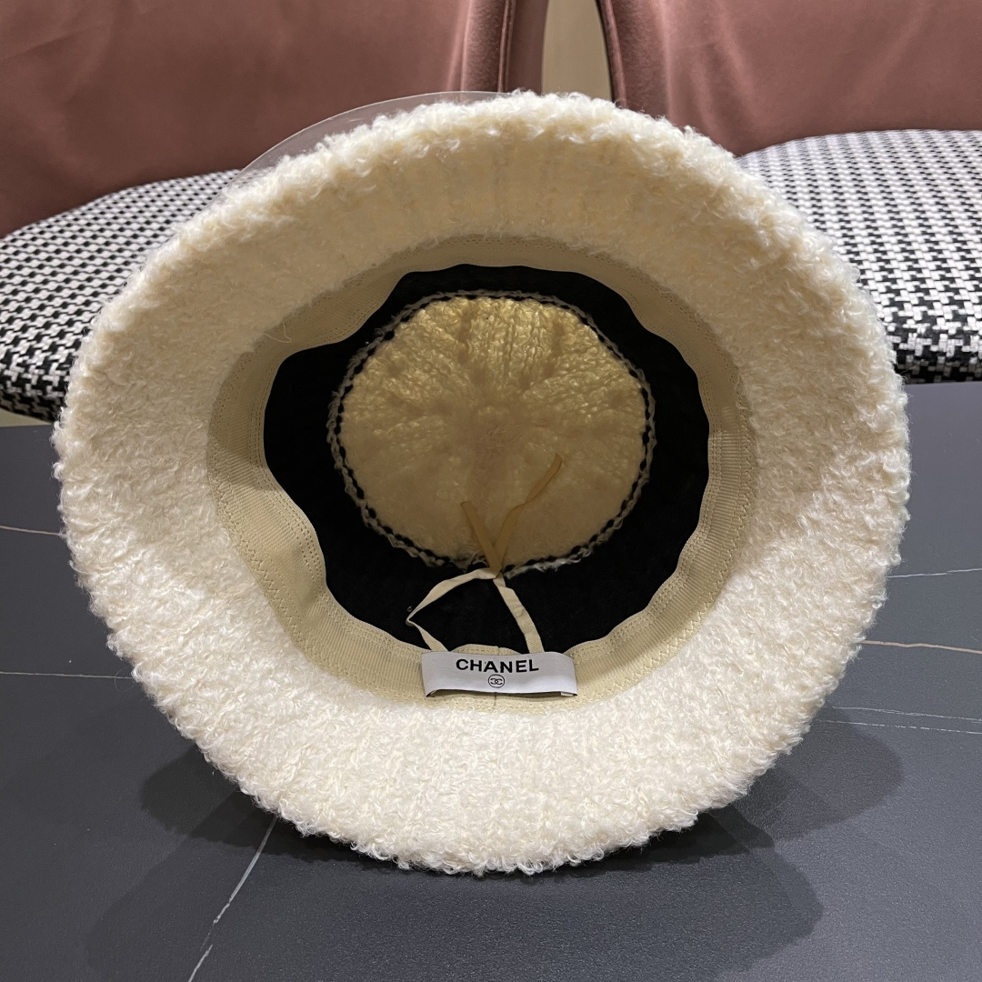 🆕【CHANEL香奈儿】2025秋冬新款毛绒小香风简约渔夫帽，独特设计～时尚气质的一款