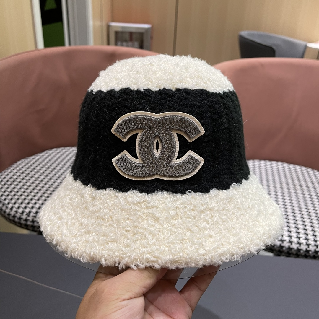 🆕【CHANEL香奈儿】2025秋冬新款毛绒小香风简约渔夫帽，独特设计～时尚气质的一款