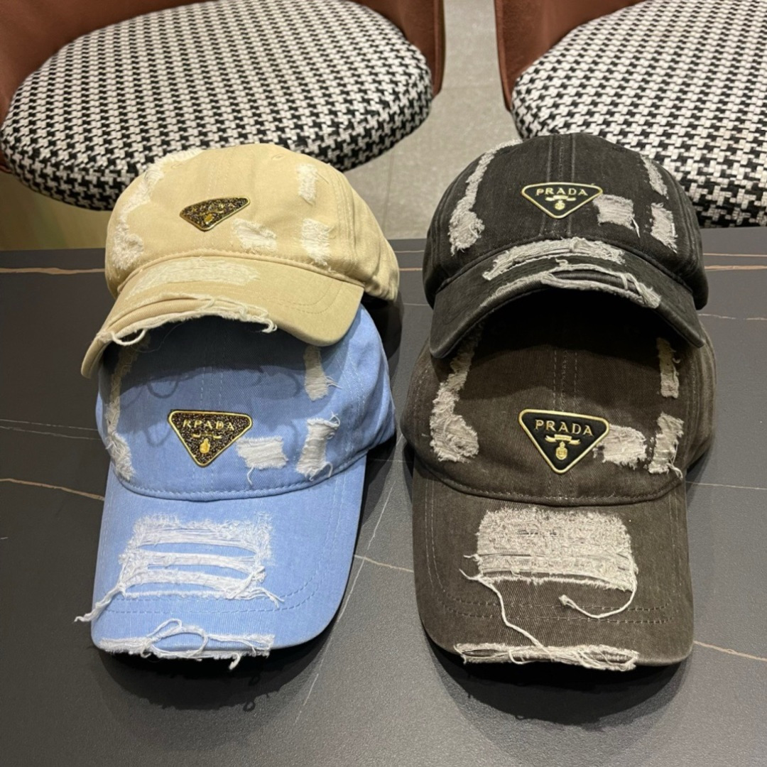 
新款出货！
Prada(普拉达)新款牛仔棒球帽， 轻盈透气！质量超赞，基础头围56，贴片可调节。