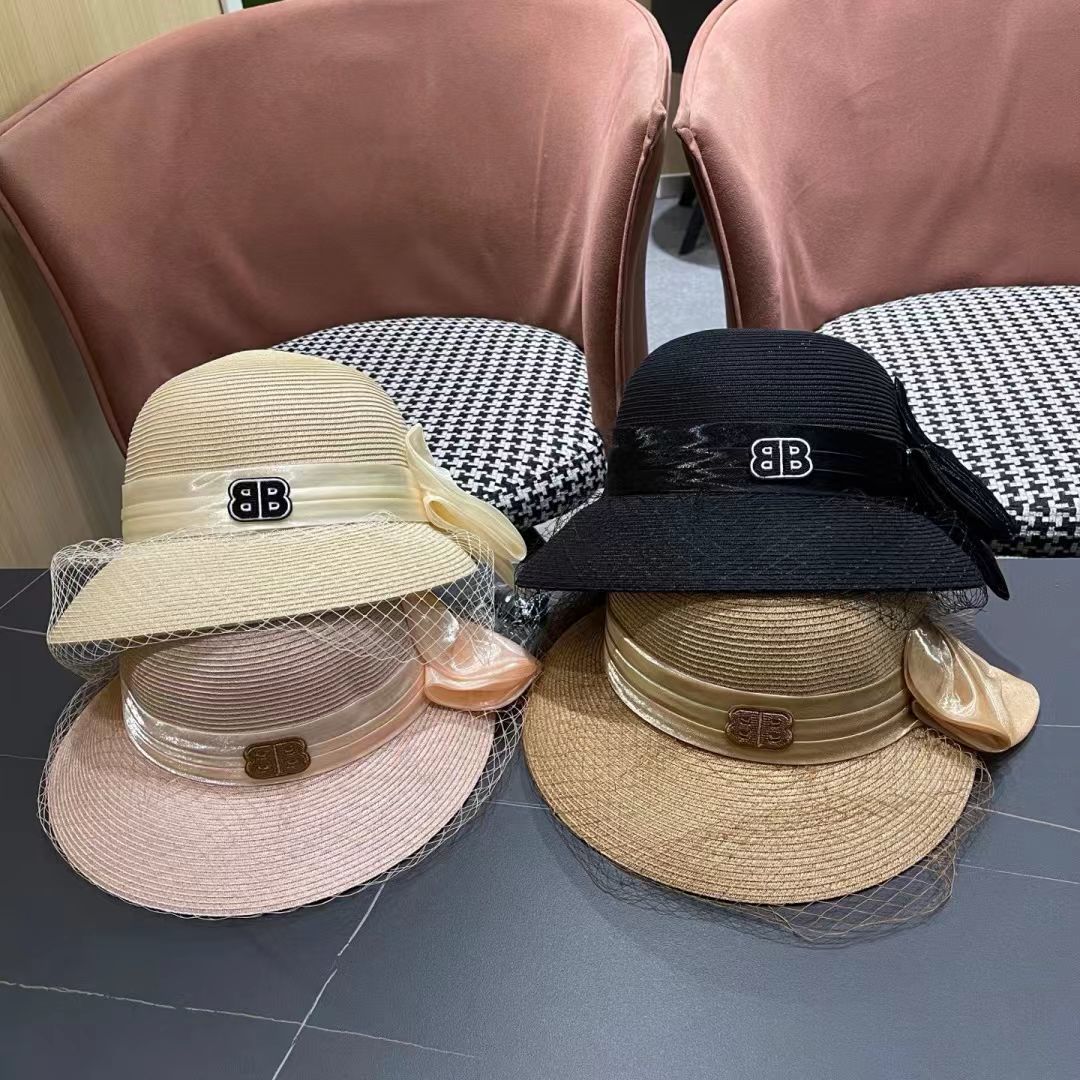  BALENCIAGA巴黎世家草帽2025新款韩系蝴蝶结草帽后开叉渔夫帽女
士海边沙滩帽遮阳帽