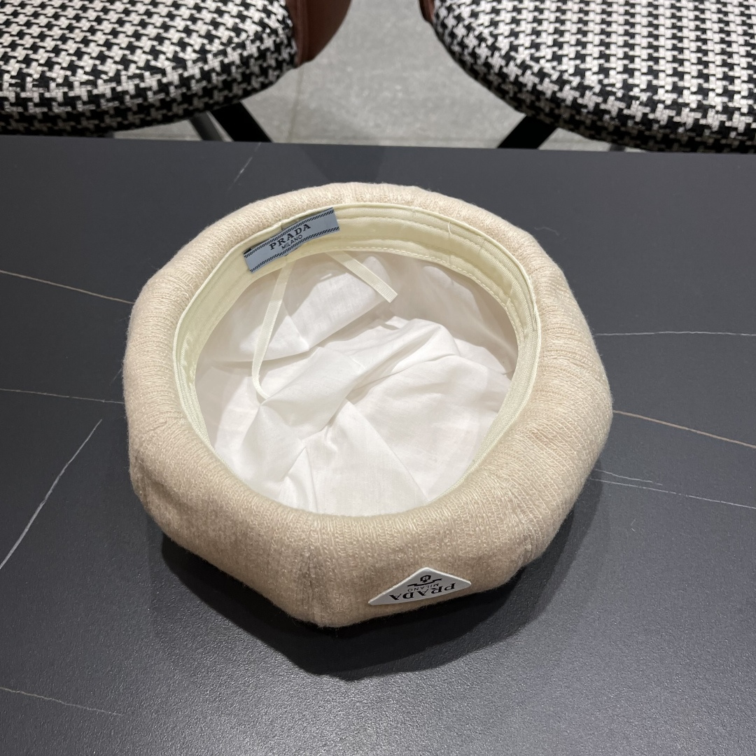  普拉达Prada黑色反戴贝雷帽女秋冬款大头围复古英伦前进帽显脸小报童画家帽子