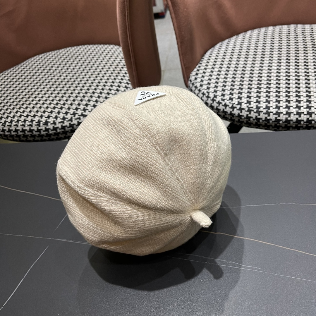  普拉达Prada黑色反戴贝雷帽女秋冬款大头围复古英伦前进帽显脸小报童画家帽子