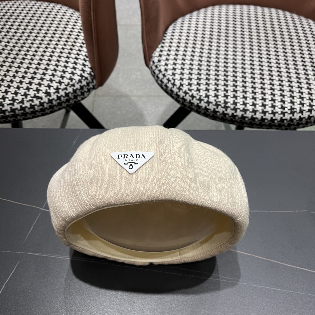  普拉达Prada黑色反戴贝雷帽女秋冬款大头围复古英伦前进帽显脸小报童画家帽子