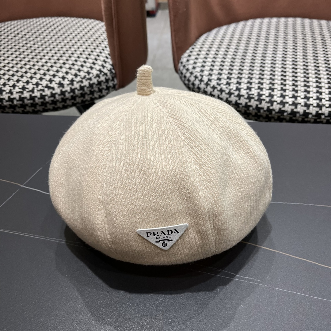  普拉达Prada黑色反戴贝雷帽女秋冬款大头围复古英伦前进帽显脸小报童画家帽子