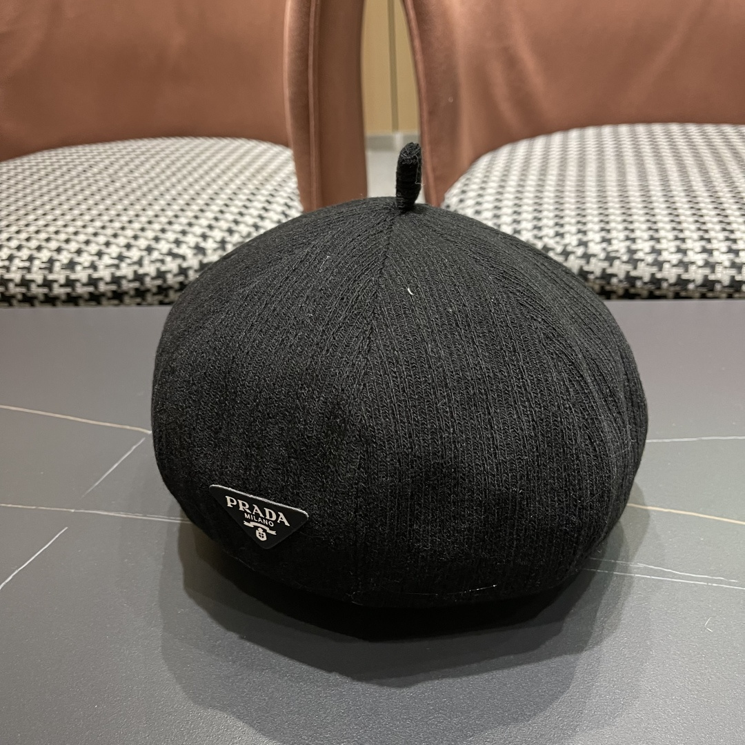  普拉达Prada黑色反戴贝雷帽女秋冬款大头围复古英伦前进帽显脸小报童画家帽子
