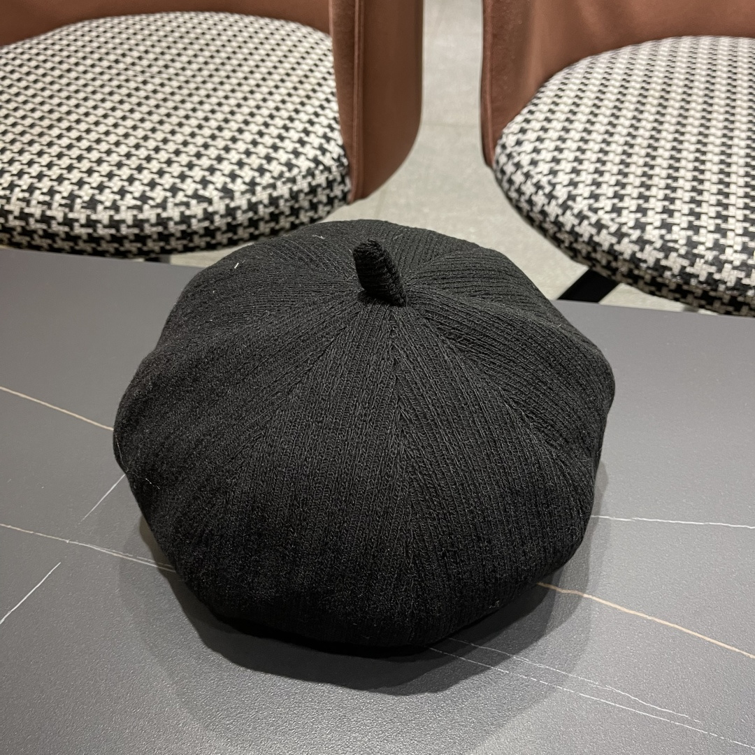  普拉达Prada黑色反戴贝雷帽女秋冬款大头围复古英伦前进帽显脸小报童画家帽子