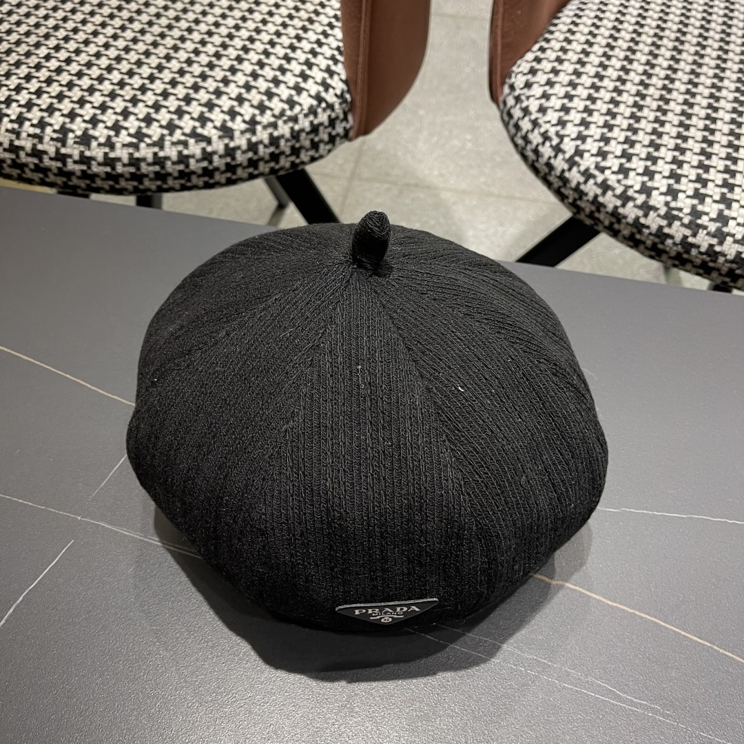  普拉达Prada黑色反戴贝雷帽女秋冬款大头围复古英伦前进帽显脸小报童画家帽子