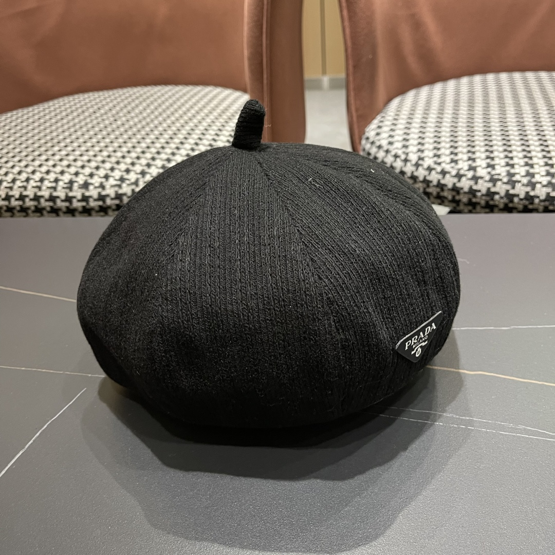  普拉达Prada黑色反戴贝雷帽女秋冬款大头围复古英伦前进帽显脸小报童画家帽子
