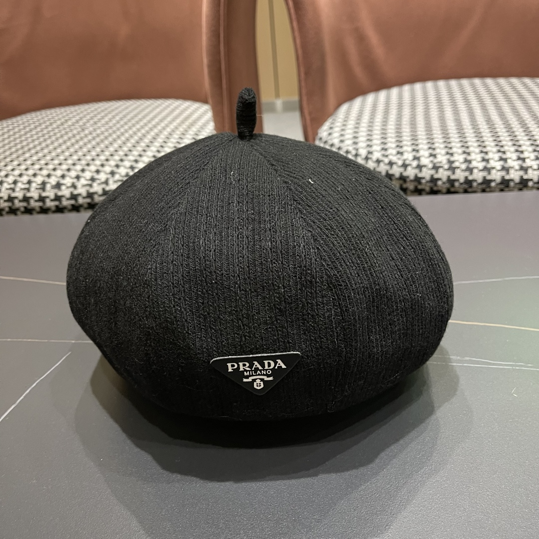  普拉达Prada黑色反戴贝雷帽女秋冬款大头围复古英伦前进帽显脸小报童画家帽子