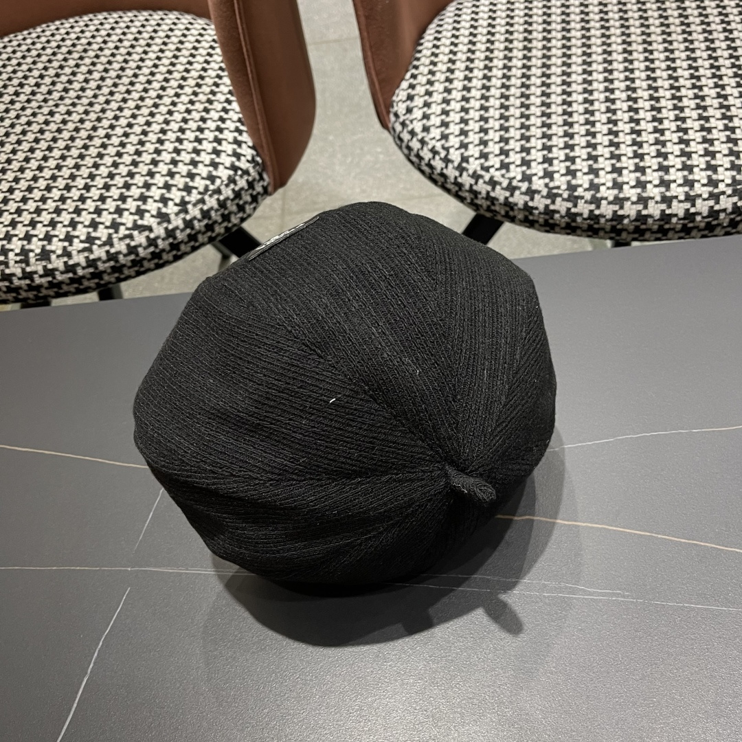  普拉达Prada黑色反戴贝雷帽女秋冬款大头围复古英伦前进帽显脸小报童画家帽子