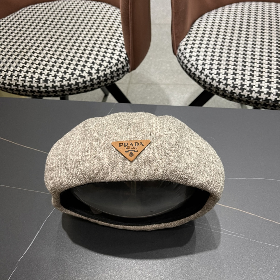 普拉达Prada黑色反戴贝雷帽女秋冬款大头围复古英伦前进帽显脸小报童画家帽子
