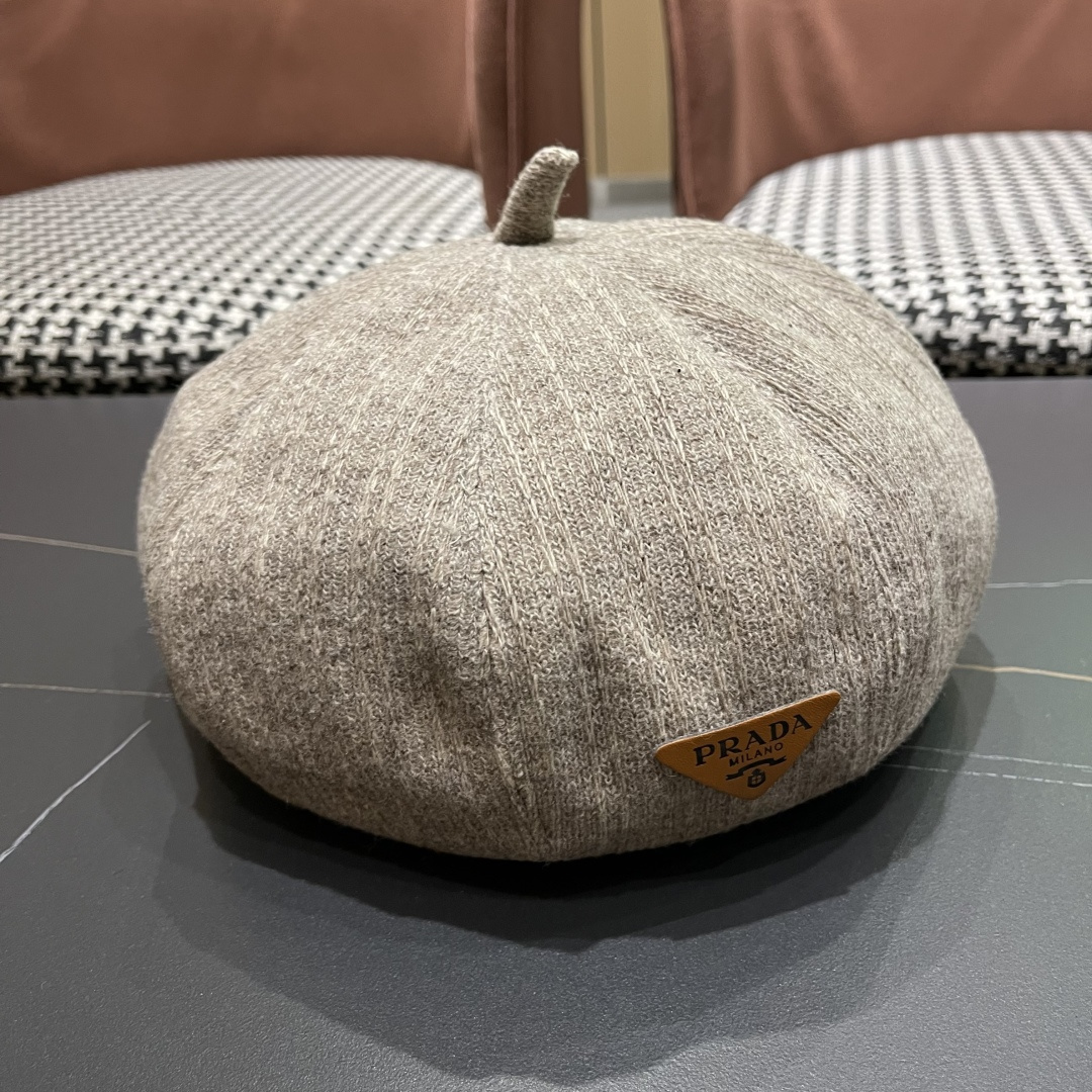  普拉达Prada黑色反戴贝雷帽女秋冬款大头围复古英伦前进帽显脸小报童画家帽子