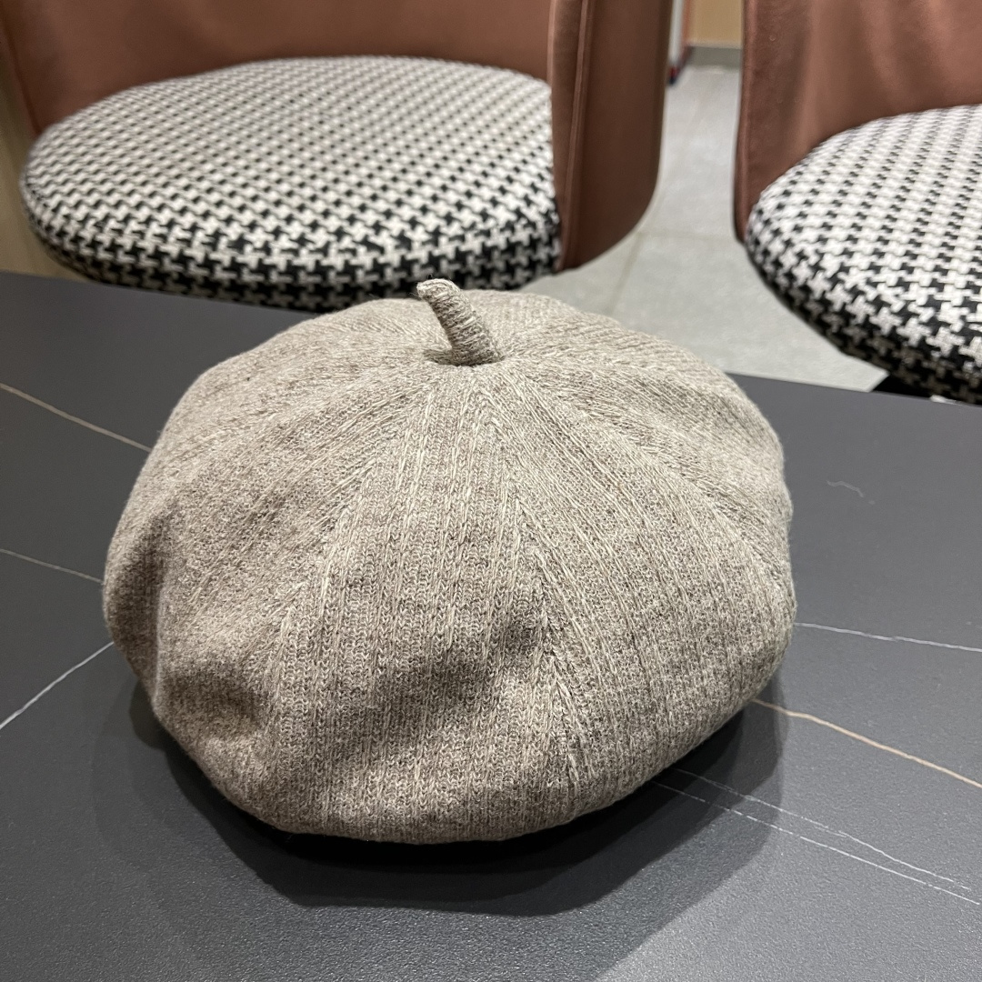  普拉达Prada黑色反戴贝雷帽女秋冬款大头围复古英伦前进帽显脸小报童画家帽子