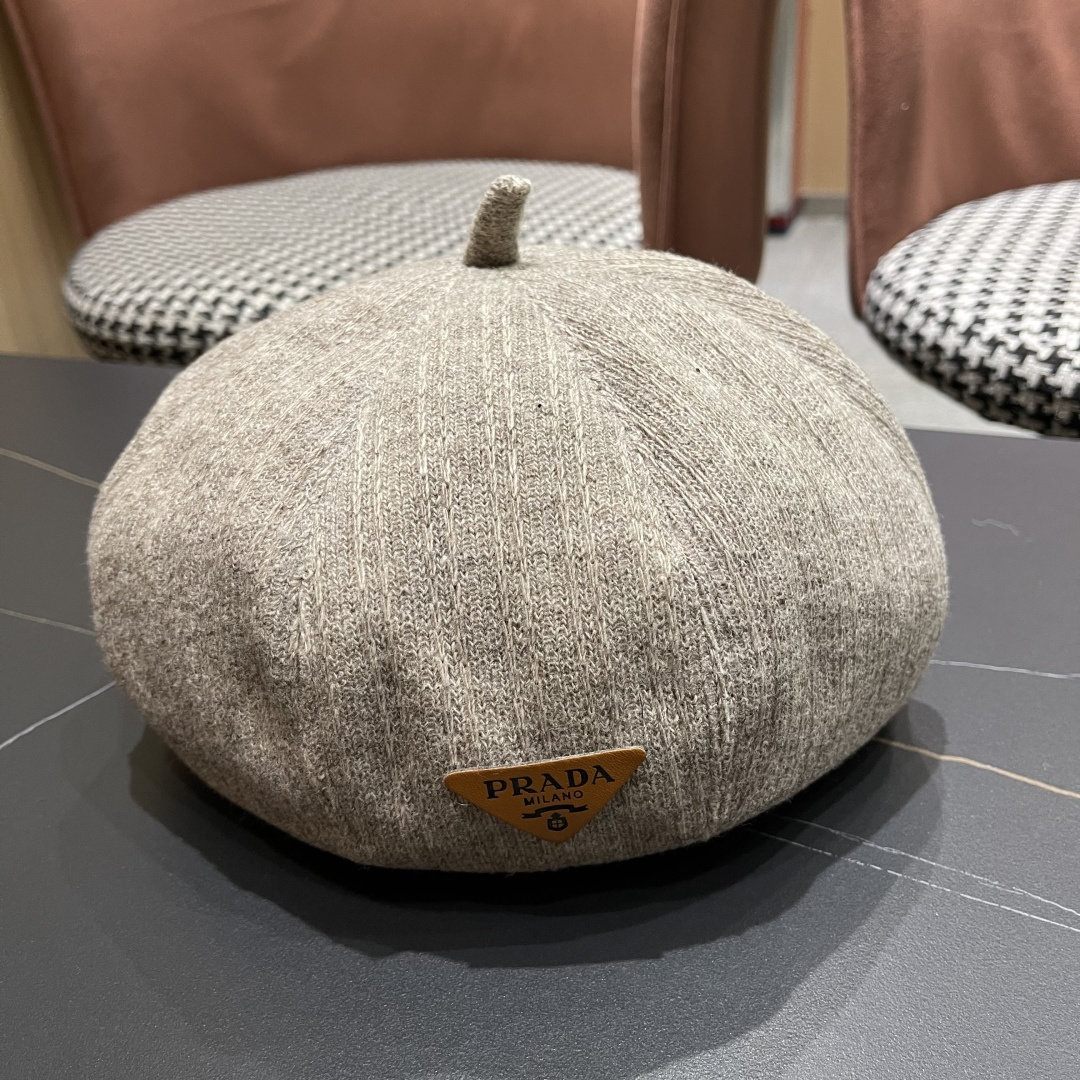  普拉达Prada黑色反戴贝雷帽女秋冬款大头围复古英伦前进帽显脸小报童画家帽子