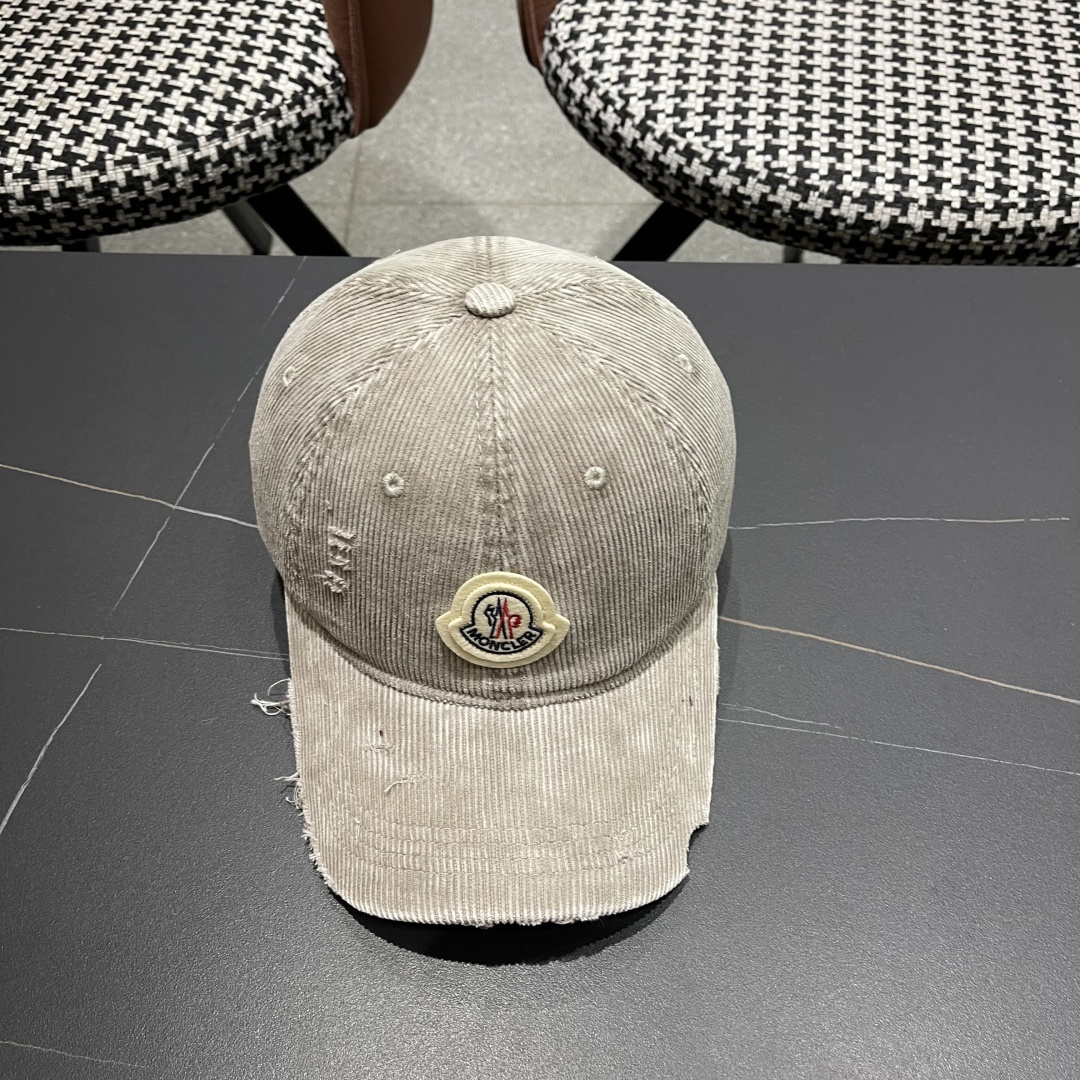  Moncler蒙口 2025秋冬新款灯芯绒棒球帽 ， 质感满满.今年灯芯饿真的yyds ～