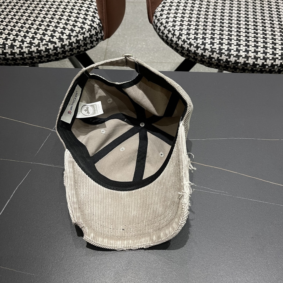  Moncler蒙口 2025秋冬新款灯芯绒棒球帽 ， 质感满满.今年灯芯饿真的yyds ～
