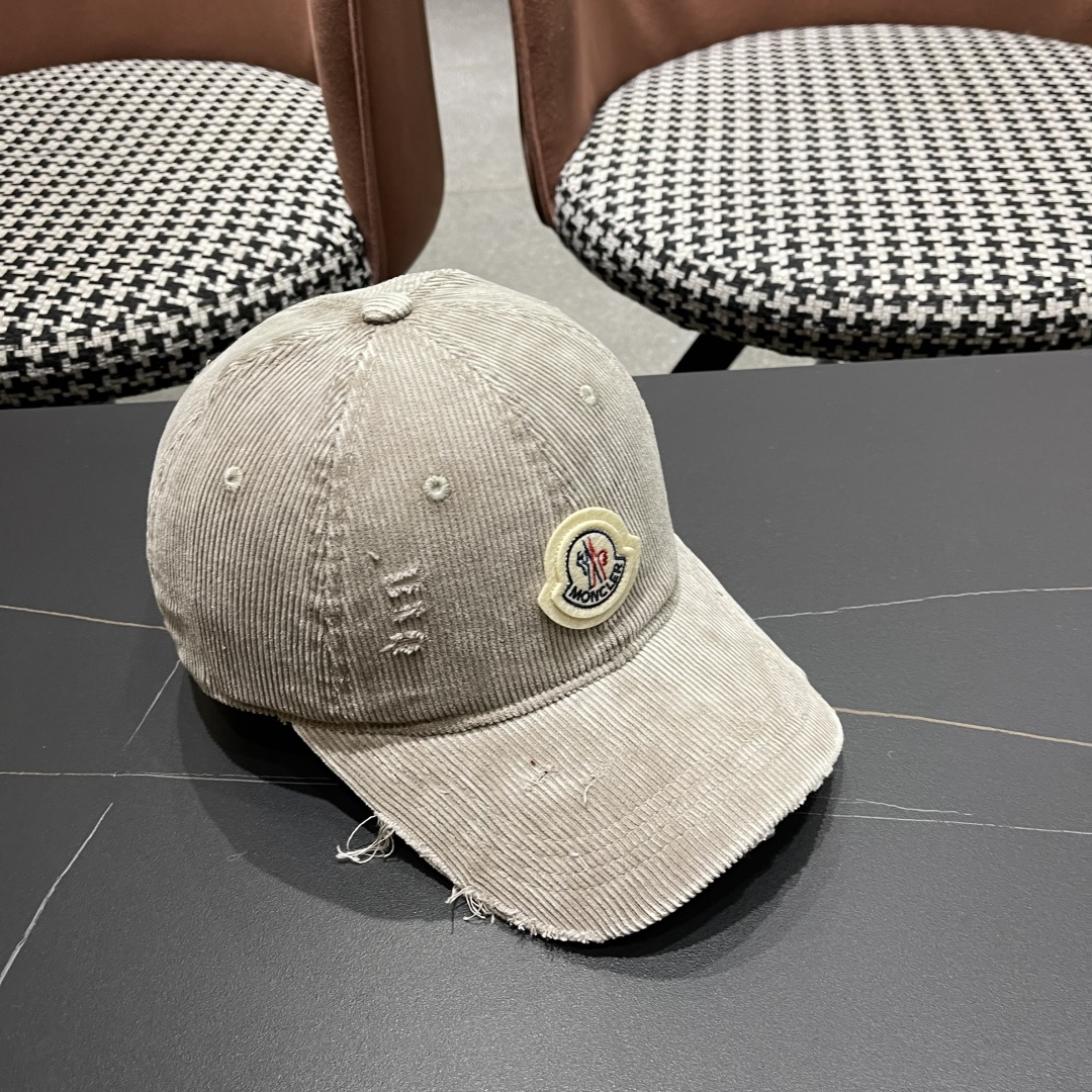  Moncler蒙口 2025秋冬新款灯芯绒棒球帽 ， 质感满满.今年灯芯饿真的yyds ～