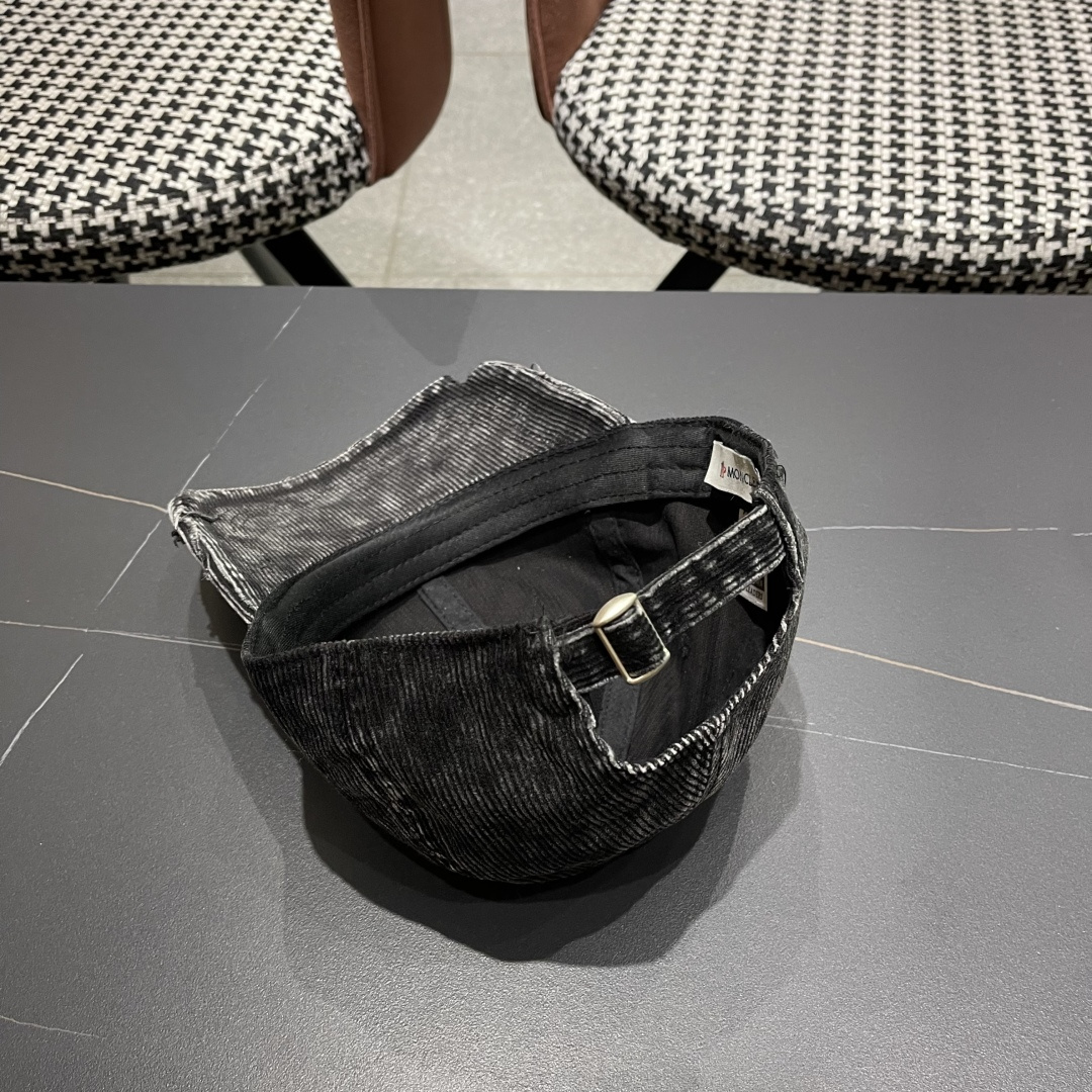  Moncler蒙口 2025秋冬新款灯芯绒棒球帽 ， 质感满满.今年灯芯饿真的yyds ～