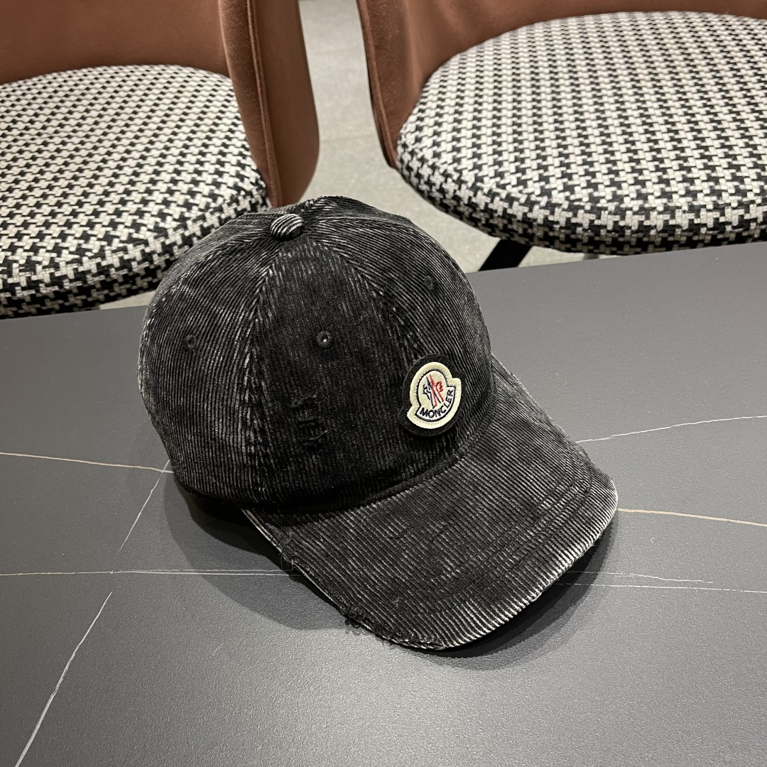  Moncler蒙口 2025秋冬新款灯芯绒棒球帽 ， 质感满满.今年灯芯饿真的yyds ～
