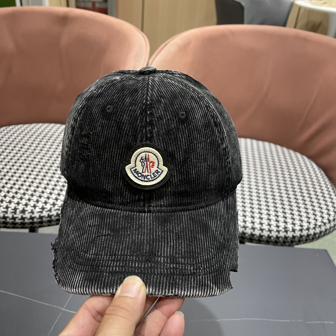  Moncler蒙口 2025秋冬新款灯芯绒棒球帽 ， 质感满满.今年灯芯饿真的yyds ～
