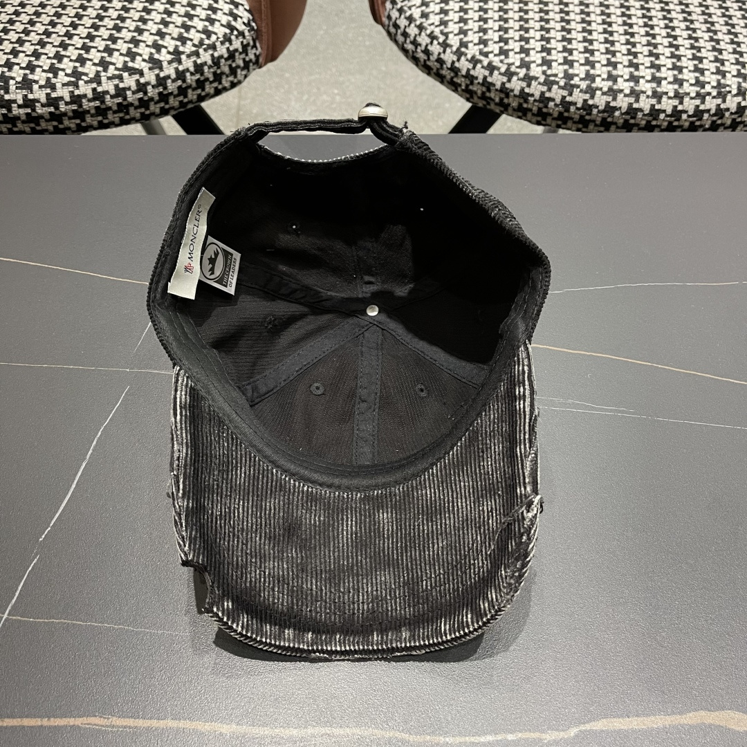  Moncler蒙口 2025秋冬新款灯芯绒棒球帽 ， 质感满满.今年灯芯饿真的yyds ～