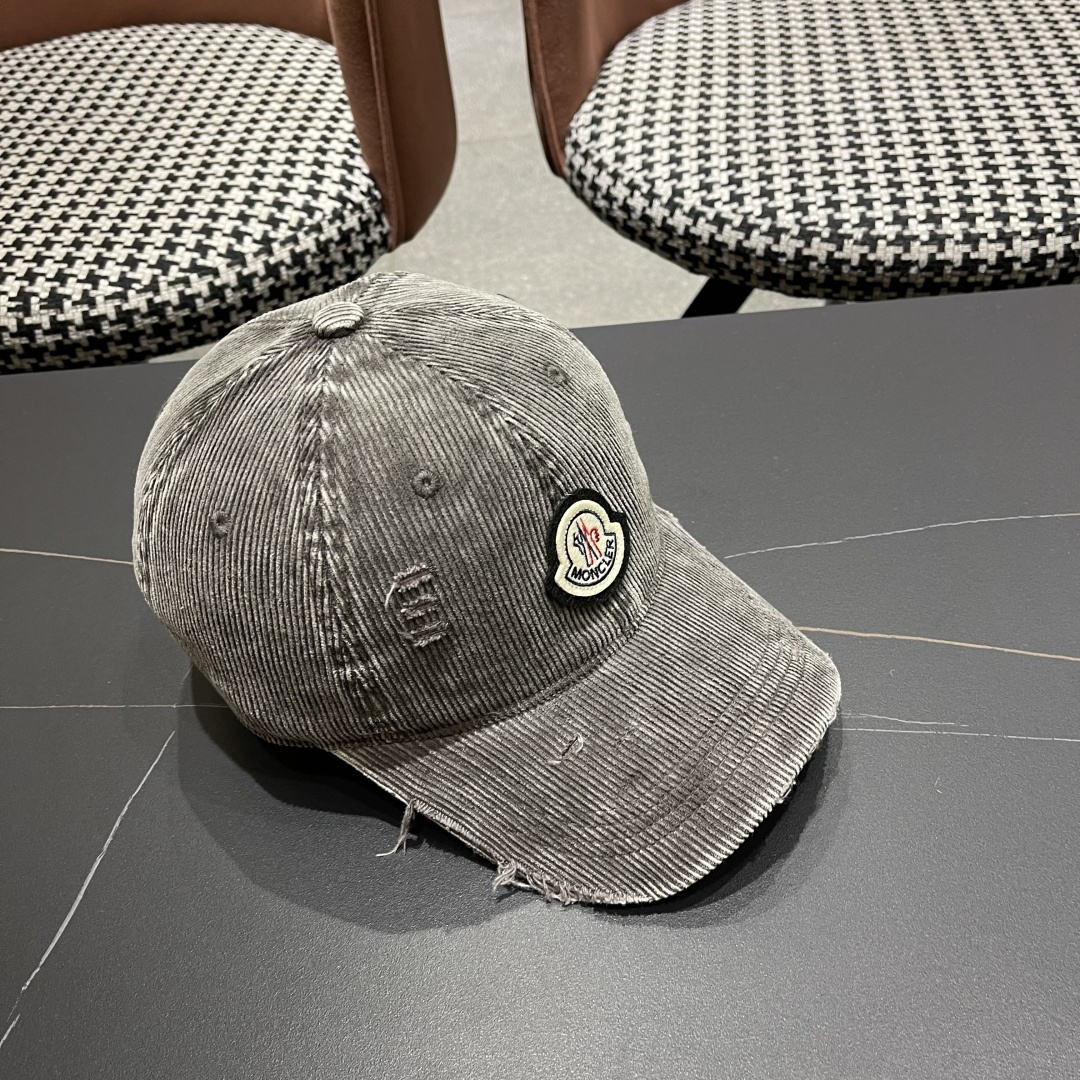  Moncler蒙口 2025秋冬新款灯芯绒棒球帽 ， 质感满满.今年灯芯饿真的yyds ～