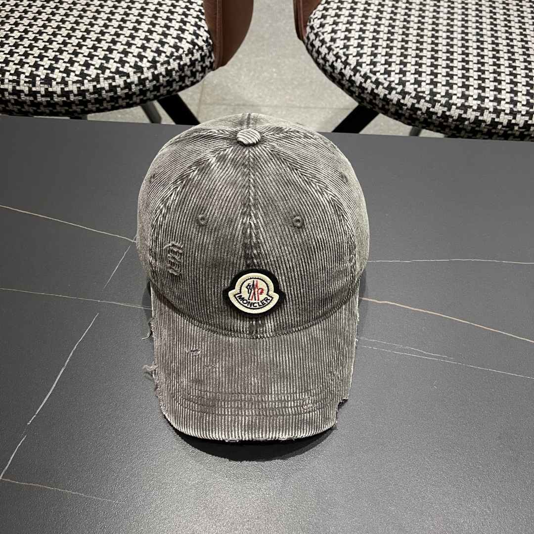  Moncler蒙口 2025秋冬新款灯芯绒棒球帽 ， 质感满满.今年灯芯饿真的yyds ～