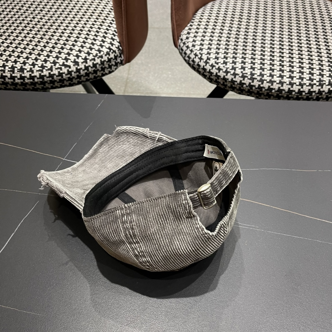  Moncler蒙口 2025秋冬新款灯芯绒棒球帽 ， 质感满满.今年灯芯饿真的yyds ～