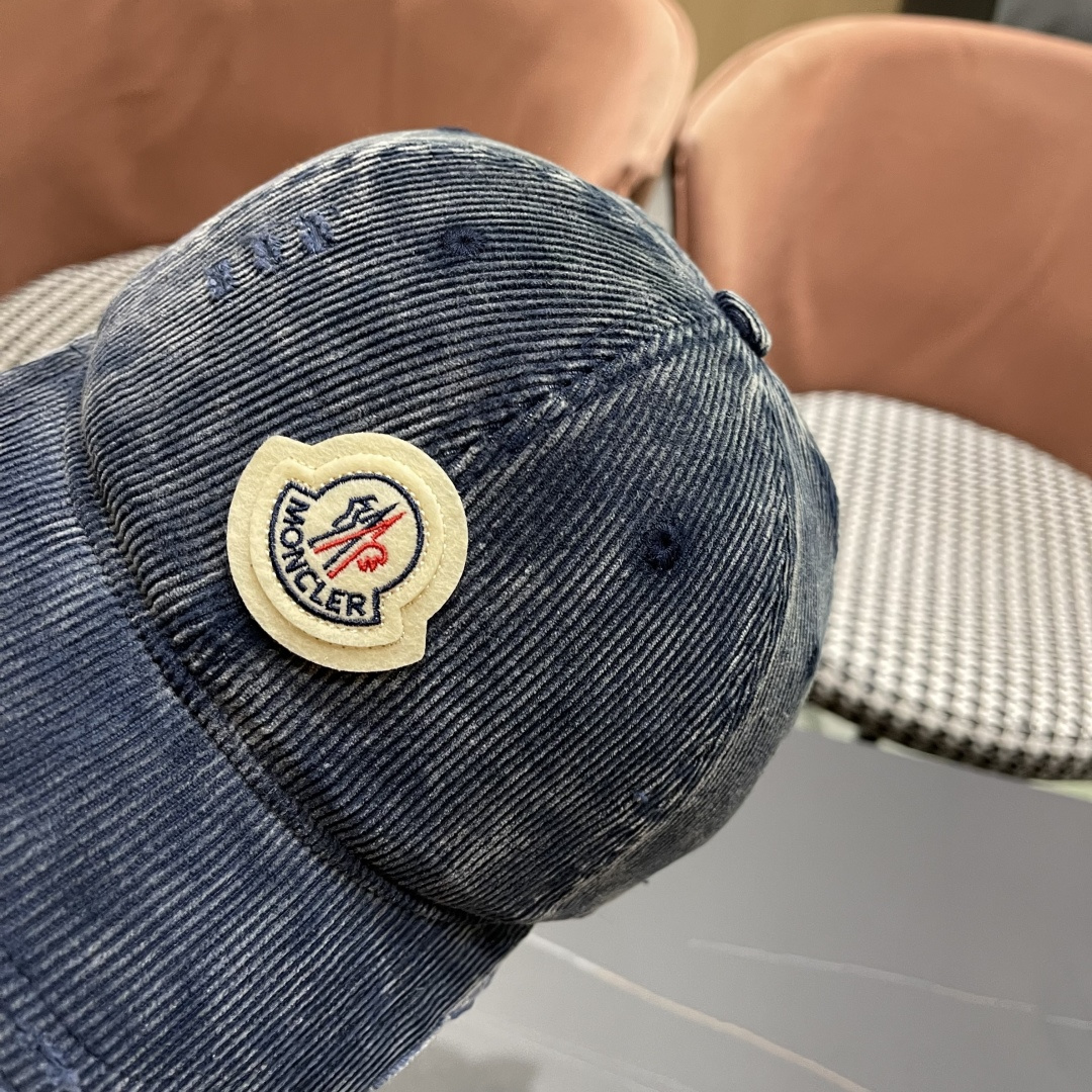  Moncler蒙口 2025秋冬新款灯芯绒棒球帽 ， 质感满满.今年灯芯饿真的yyds ～