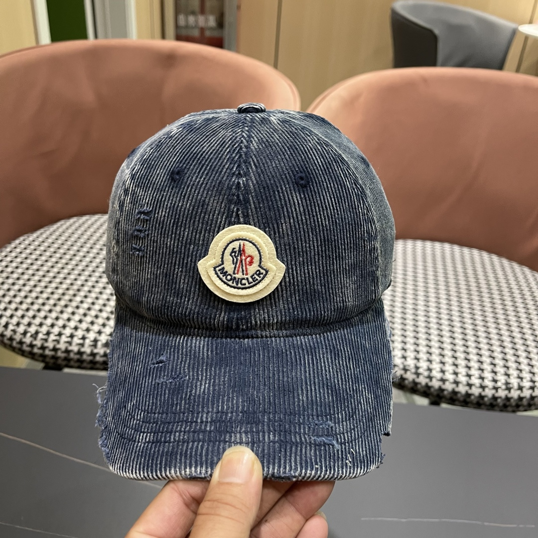  Moncler蒙口 2025秋冬新款灯芯绒棒球帽 ， 质感满满.今年灯芯饿真的yyds ～