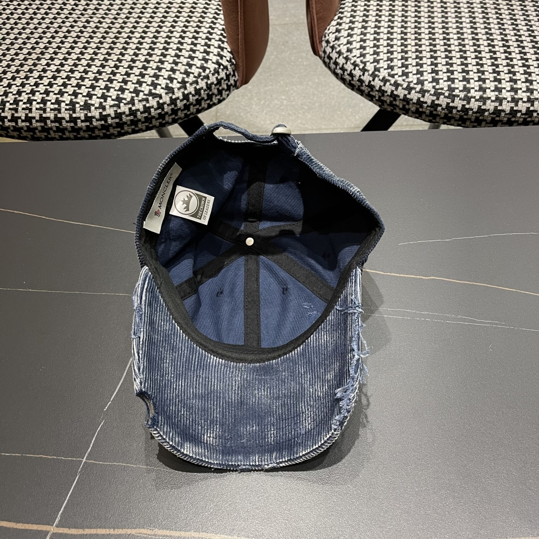  Moncler蒙口 2025秋冬新款灯芯绒棒球帽 ， 质感满满.今年灯芯饿真的yyds ～