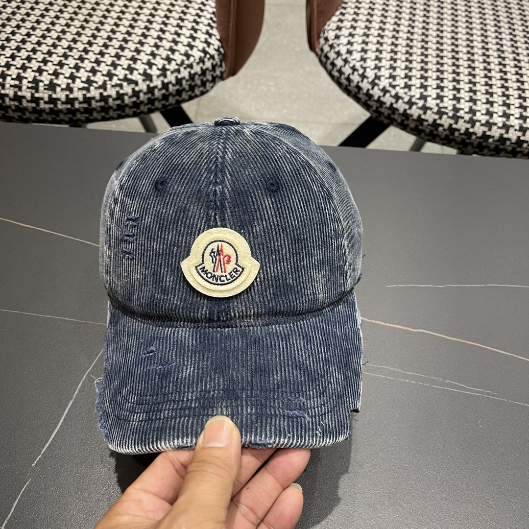  Moncler蒙口 2025秋冬新款灯芯绒棒球帽 ， 质感满满.今年灯芯饿真的yyds ～