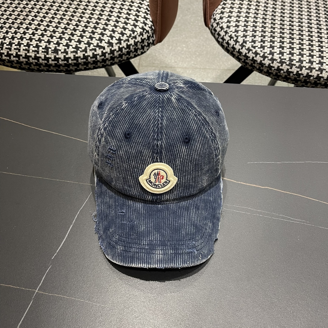  Moncler蒙口 2025秋冬新款灯芯绒棒球帽 ， 质感满满.今年灯芯饿真的yyds ～
