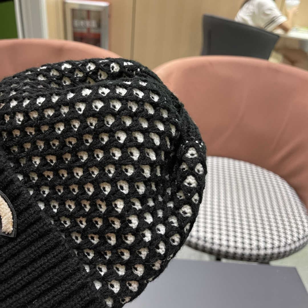  Chanel香奈儿秋冬网红时尚博主推荐款毛线帽，小红书爆款，手感超柔软舒适的针织线帽，弹性极佳！