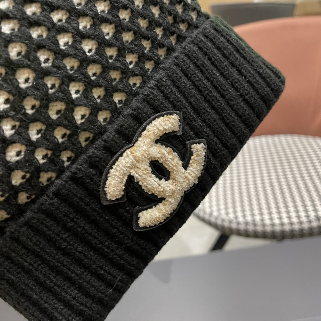  Chanel香奈儿秋冬网红时尚博主推荐款毛线帽，小红书爆款，手感超柔软舒适的针织线帽，弹性极佳！