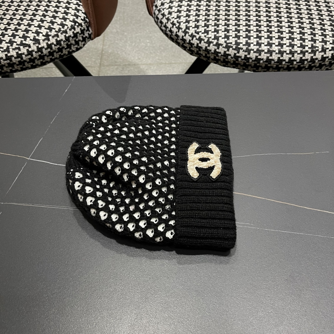  Chanel香奈儿秋冬网红时尚博主推荐款毛线帽，小红书爆款，手感超柔软舒适的针织线帽，弹性极佳！