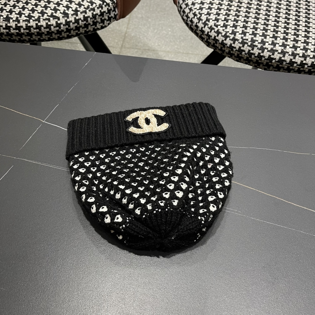  Chanel香奈儿秋冬网红时尚博主推荐款毛线帽，小红书爆款，手感超柔软舒适的针织线帽，弹性极佳！