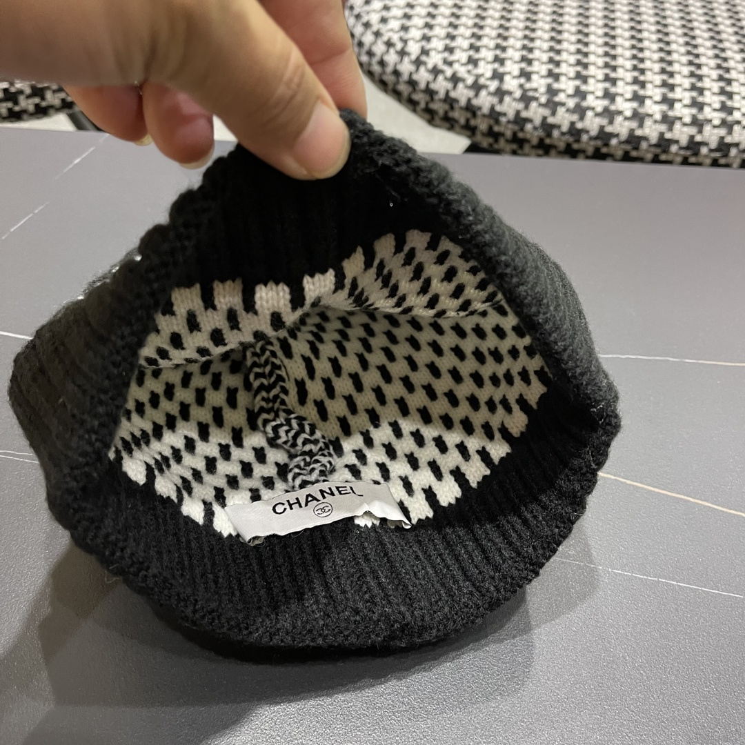  Chanel香奈儿秋冬网红时尚博主推荐款毛线帽，小红书爆款，手感超柔软舒适的针织线帽，弹性极佳！