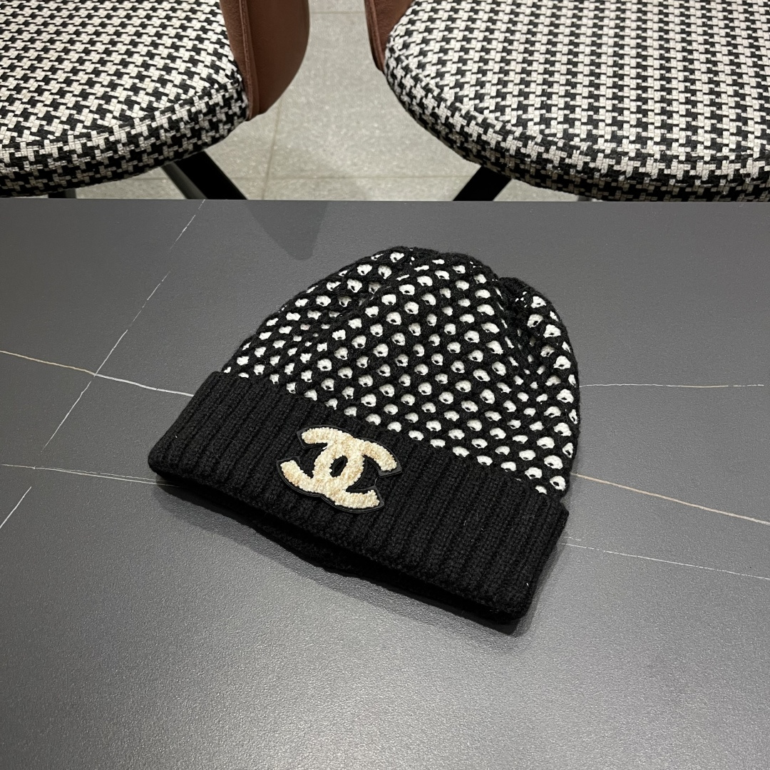  Chanel香奈儿秋冬网红时尚博主推荐款毛线帽，小红书爆款，手感超柔软舒适的针织线帽，弹性极佳！