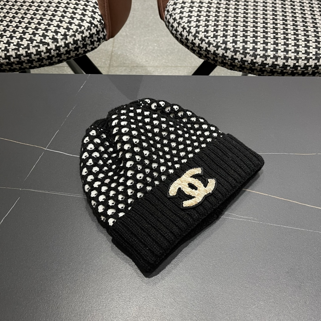  Chanel香奈儿秋冬网红时尚博主推荐款毛线帽，小红书爆款，手感超柔软舒适的针织线帽，弹性极佳！