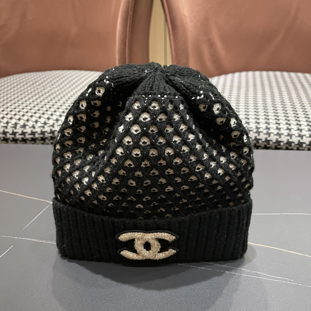  Chanel香奈儿秋冬网红时尚博主推荐款毛线帽，小红书爆款，手感超柔软舒适的针织线帽，弹性极佳！