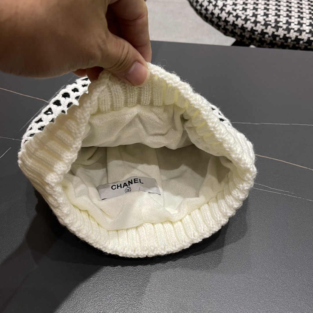  Chanel香奈儿秋冬网红时尚博主推荐款毛线帽，小红书爆款，手感超柔软舒适的针织线帽，弹性极佳！
