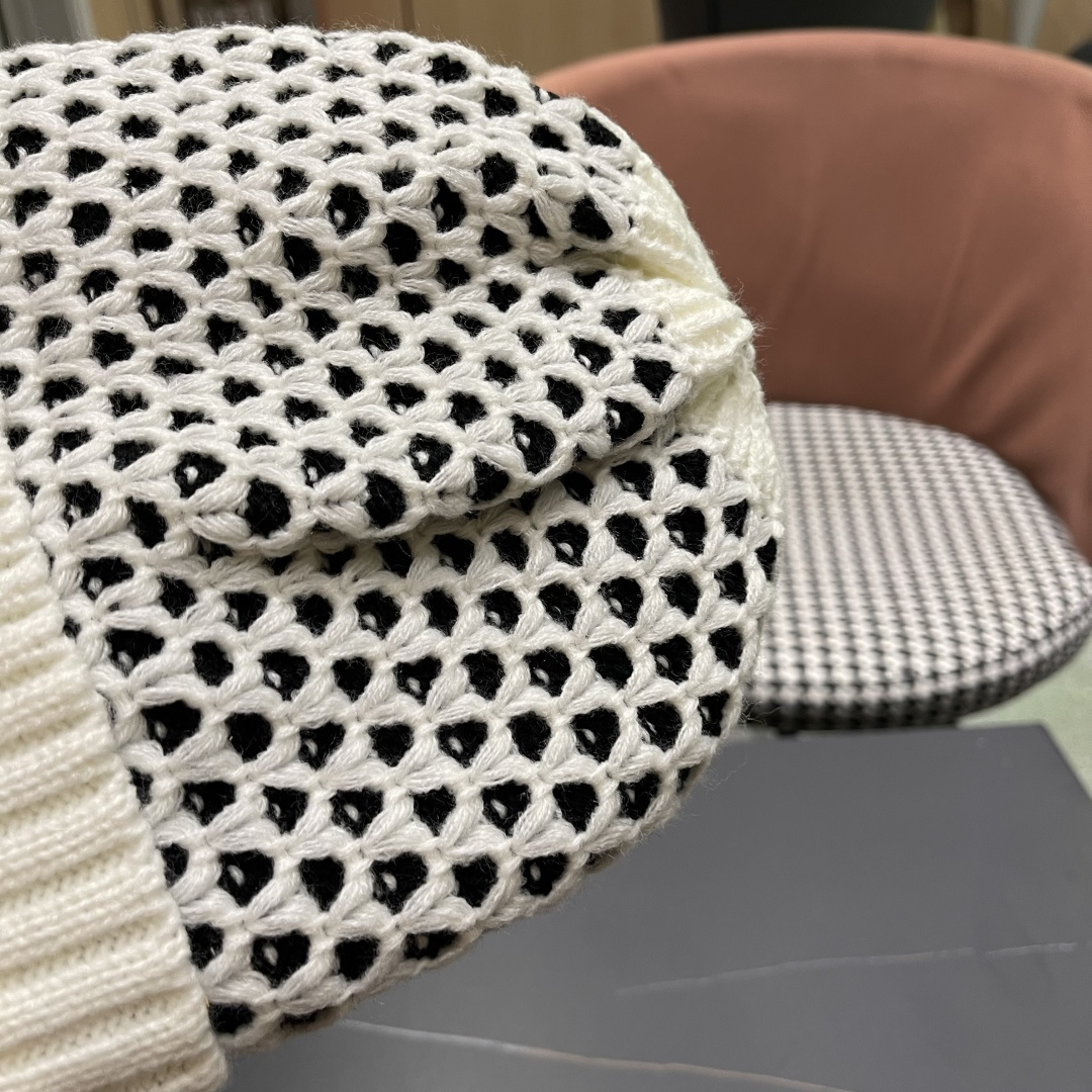  Chanel香奈儿秋冬网红时尚博主推荐款毛线帽，小红书爆款，手感超柔软舒适的针织线帽，弹性极佳！