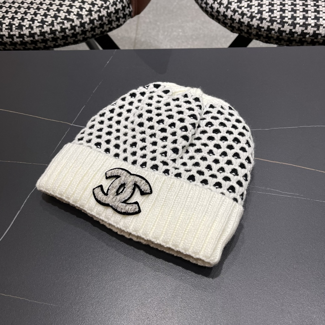  Chanel香奈儿秋冬网红时尚博主推荐款毛线帽，小红书爆款，手感超柔软舒适的针织线帽，弹性极佳！